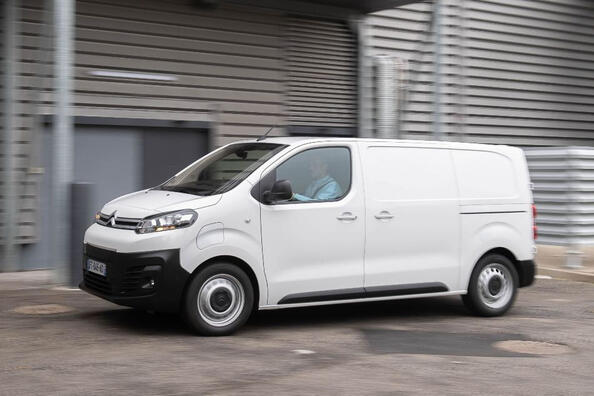 Citroen e-Jumpy: обзор электрофургона фото 2