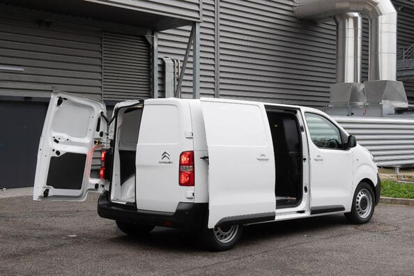 Citroen e-Jumpy: обзор электрофургона фото 3