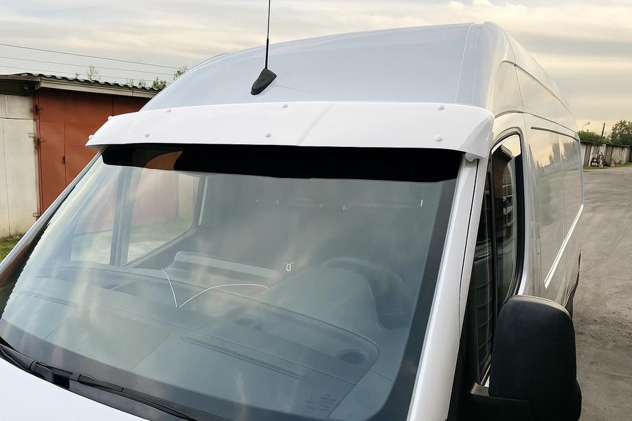 Mercedes Sprinter W907/W910 2018- гг. Козырек на лобовое стекло на раме (Белый, 5мм) Image