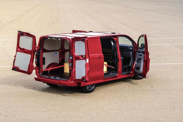 Ford Transit Custom II поколение: надежный помощник для бизнеса фото 4