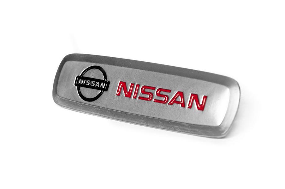 Nissan Алюминиевый шильдик для ковриков (1 шт) Фото 2