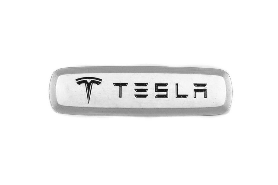 Tesla Алюминиевый шильдик для ковриков (1 шт) Image