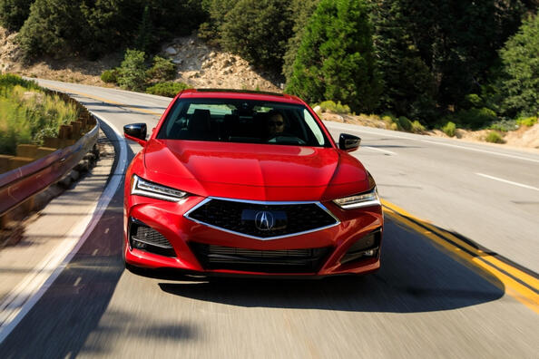 Acura TLX II поколение: седан с премиальным статусом
