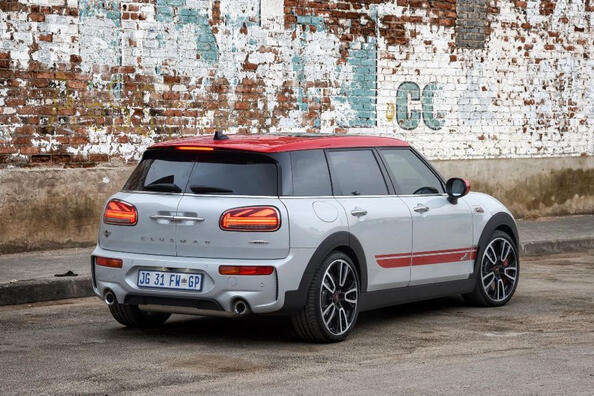 Обзор высокопроизводительного универсала MINI John Cooper Works Clubman фото 3