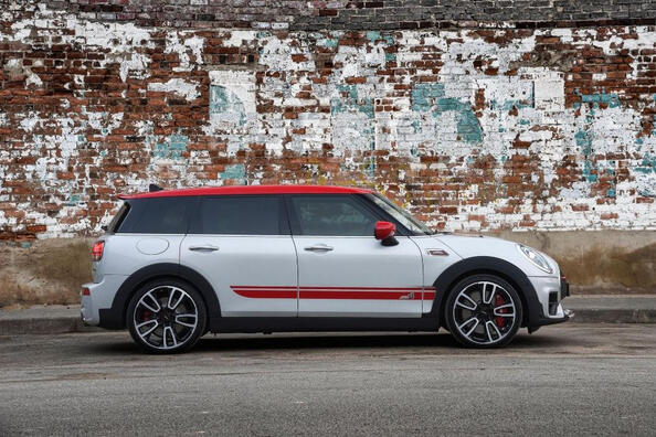Обзор высокопроизводительного универсала MINI John Cooper Works Clubman фото 2