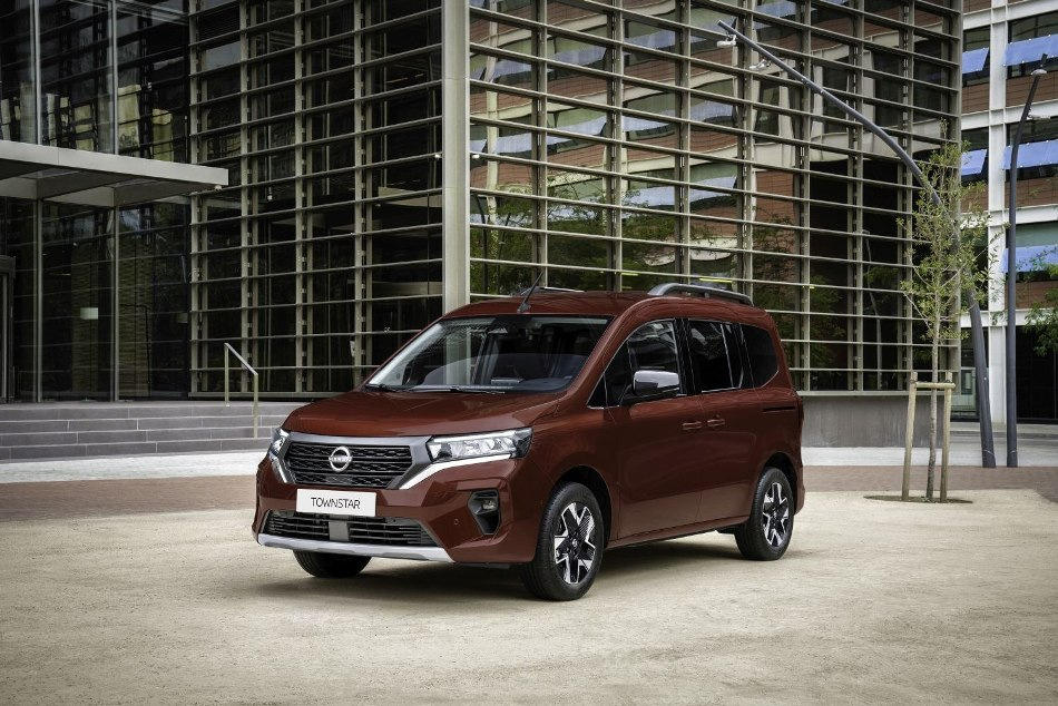 Nissan Townstar Combi: обзор практического минивэна