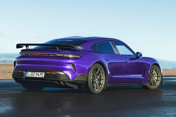Обновленный Porsche Taycan 2024: быстрый, дальнобойный и еще более совершенный фото 3