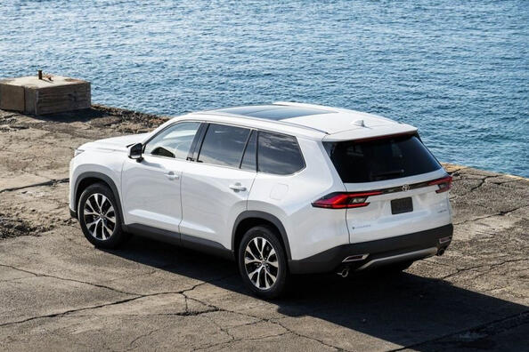Обзор крупноразмерного кроссовера Toyota Grand Highlander