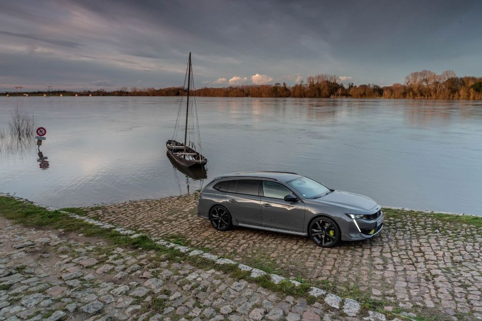 Обзор 360-сильного гибридного универсала Peugeot 508 SW PSE