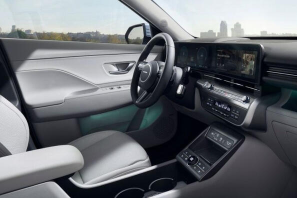 Обзор Hyundai KONA 2023: компактный кроссовер стал больше и технологичнее фото 5