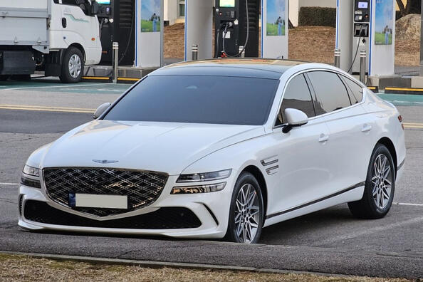 Genesis G80 2023: обновленный корейский премиум-седан стал еще ярче фото 1