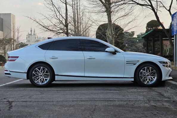 Genesis G80 2023: обновленный корейский премиум-седан стал еще ярче фото 2