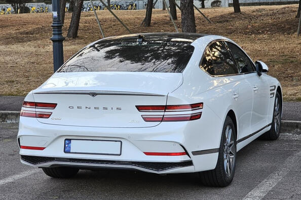 Genesis G80 2023: обновленный корейский премиум-седан стал еще ярче фото 3