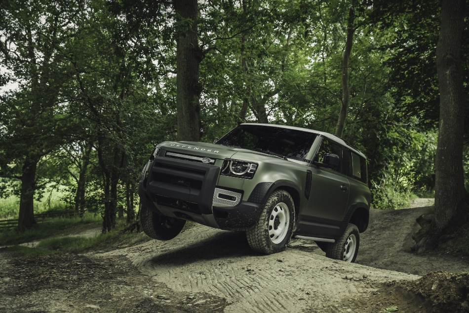 Land Rover Defender 90: обзор трехдверного внедорожника