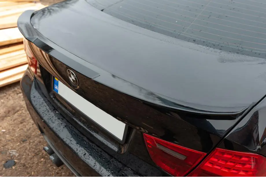 BMW 3 серия E90/E91 2005-2011 гг. Спойлер M4-Style (для E90, грунтованный под покраску) Фото 1
