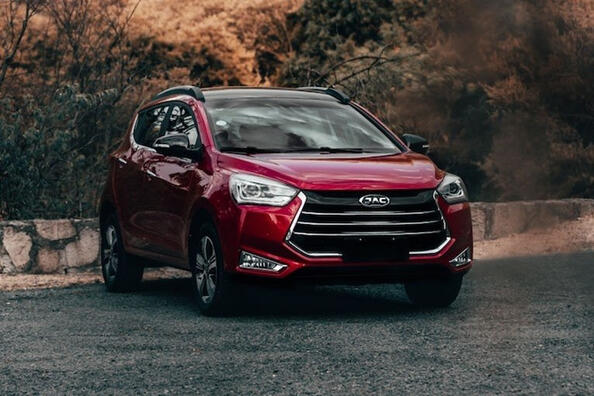 Обзор обновленного субкомпактного кроссовера JAC JS2