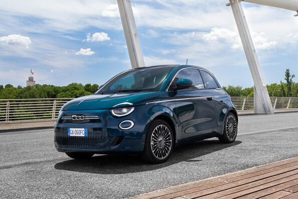 Обзор Fiat 500e: стильный электрический хэтчбек