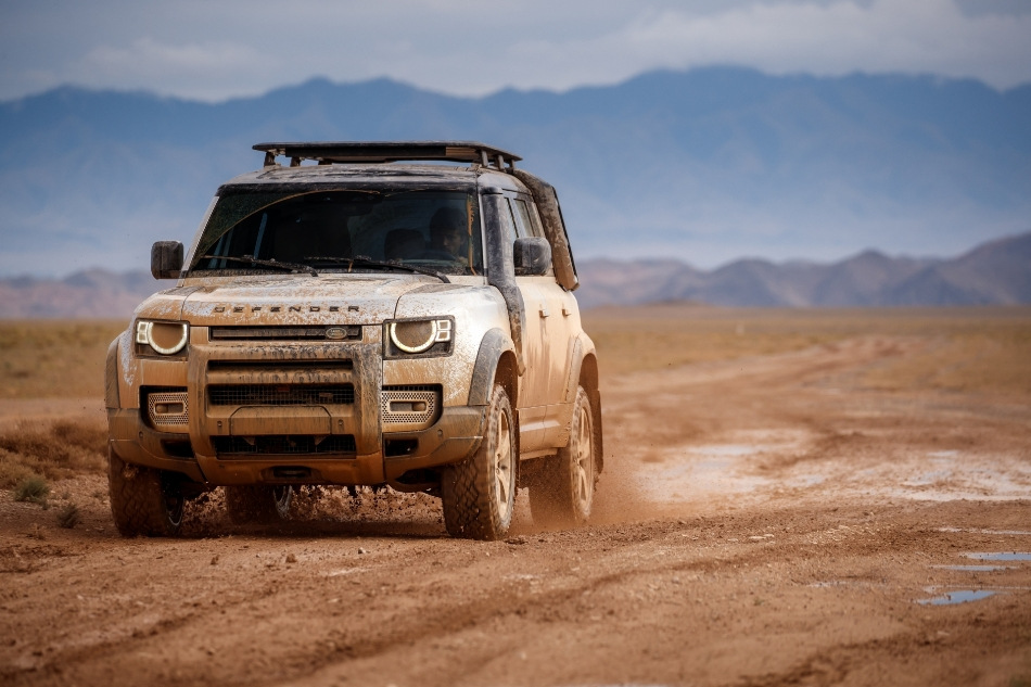 Обзор крупноразмерного мощного внедорожника Land Rover Defender 110
