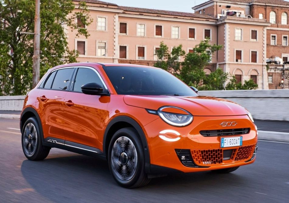 Обзор Fiat 600e: компактный электрокар с итальянским шармом