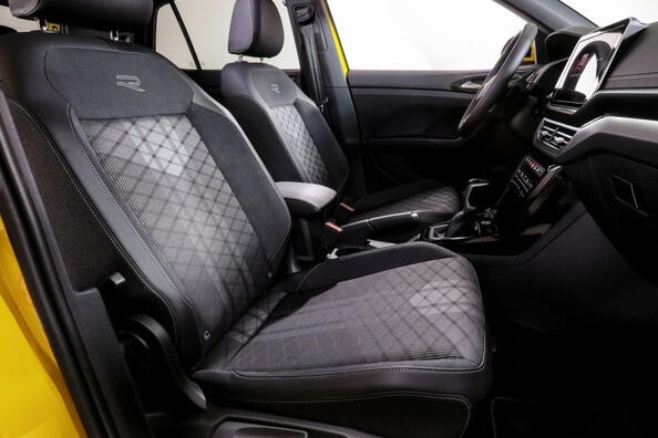 Volkswagen T-Cross первого поколения: фейслифт 2023 года фото 5