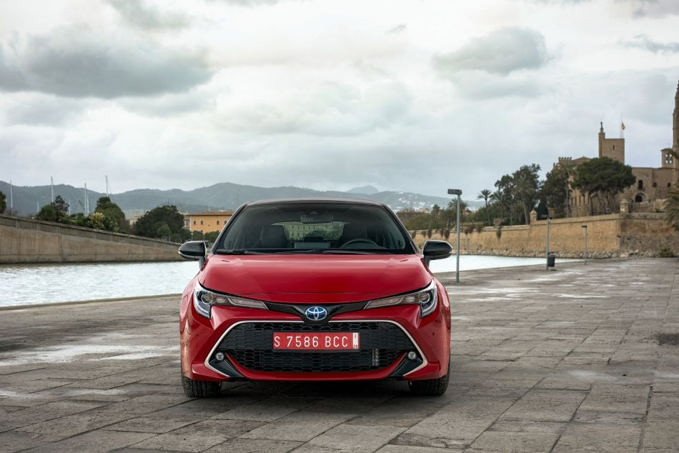 Обзор хэтчбека Toyota Corolla Hatchback Hybrid