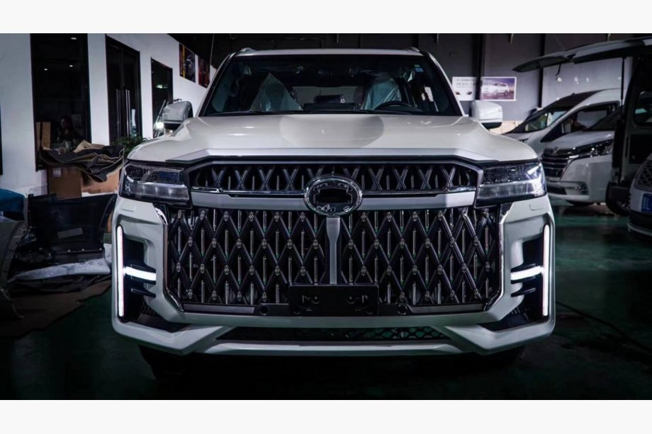 Toyota Land Cruiser 300 2021- гг. Полный комплект обвеса VIP Image