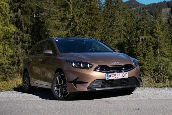 Обзор KIA Ceed SW: элегантный универсал с обновленным дизайном