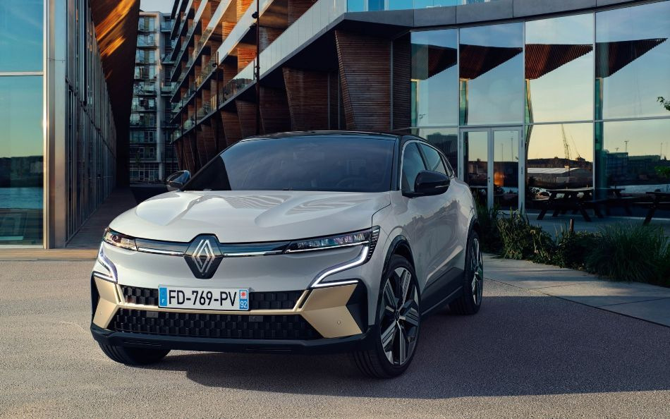 Обзор хэтчбека Renault Megane E-Tech Electric