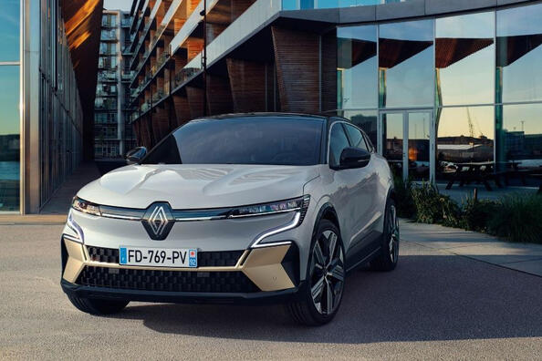 Renault Megane E-Tech Electric: обзор, батареи 40, 60 и 67 кВт·ч, запас хода и зарядка фото 1