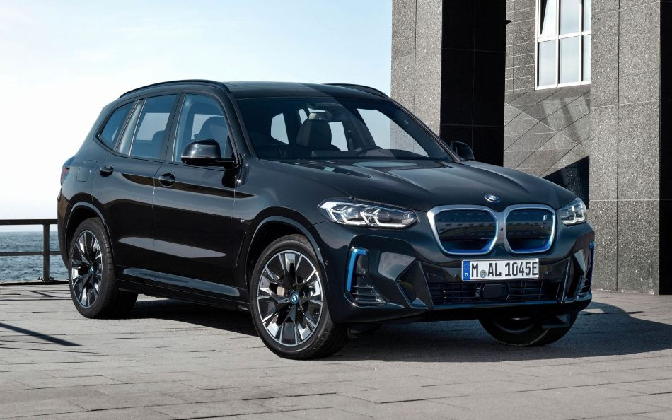BMW iX3 2021: подробный обзор обновленного электрического кроссовера