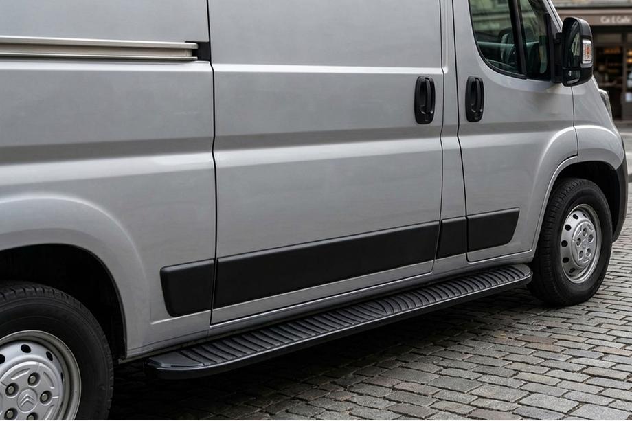 Opel Movano 2021- гг. Боковые Подножки Tayga Black (2 шт., Алюминий) Image