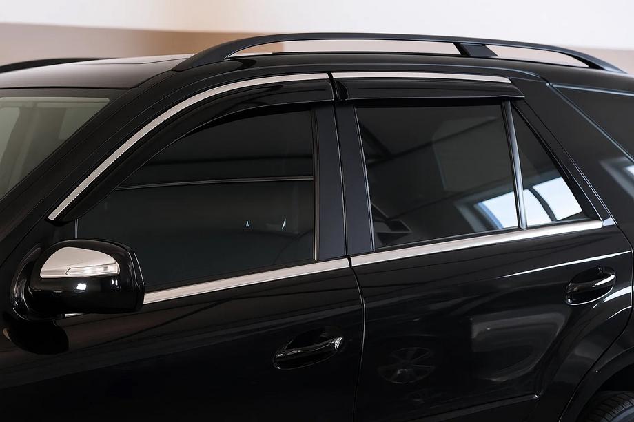 Mercedes ML W164 2005-2011 гг. Ветровики с хромированным молдингом Niken Luxury (4 шт) Image