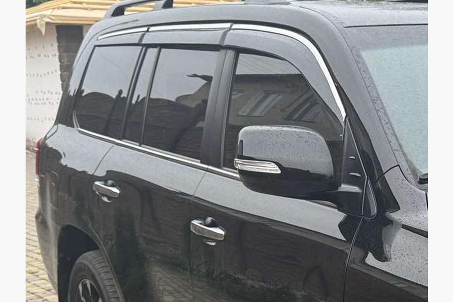 Lexus LX570/450d 2008-2022 гг. Ветровики с хромированным молдингом Niken Luxury (2008-2015, 6 шт) Image