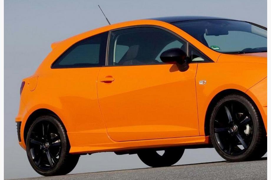 Seat Ibiza 2010-2017 гг. Боковые Пороги DPT V-1 (Coupe, Черный Глянец) Image