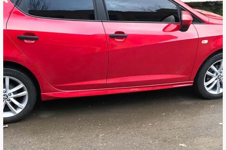 Seat Ibiza 2010-2017 гг. Боковые Пороги DPT V-3 (Черный Глянец) Image