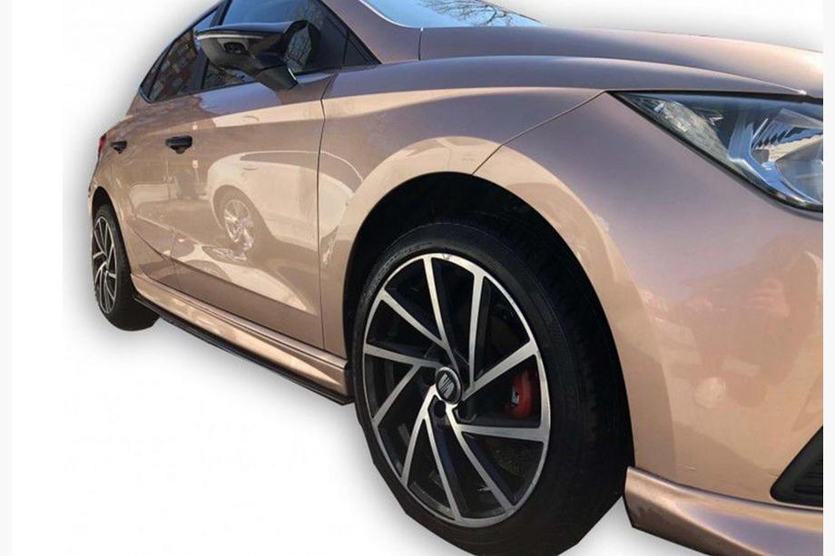 Seat Ibiza 2017- гг. Боковые Пороги DPT V-1 (Черный Глянец) Image