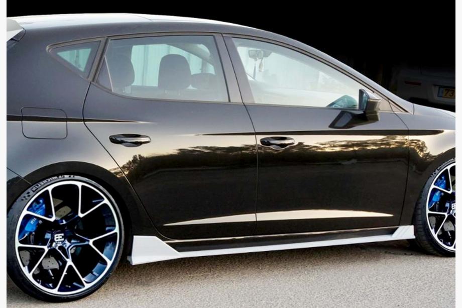 Seat Leon 2013-2020 гг. Боковые Пороги DPT V-3 (2017-2020, Черный Глянец) Image