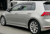 Volkswagen Golf 7/E-Golf 2012-2020 гг. Боковые Пороги DPT V-9 (Черный Глянец) фото 2