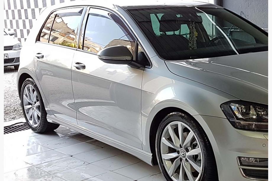 Volkswagen Golf 7/E-Golf 2012-2020 гг. Боковые Пороги DPT V-9 (Черный Глянец) Image