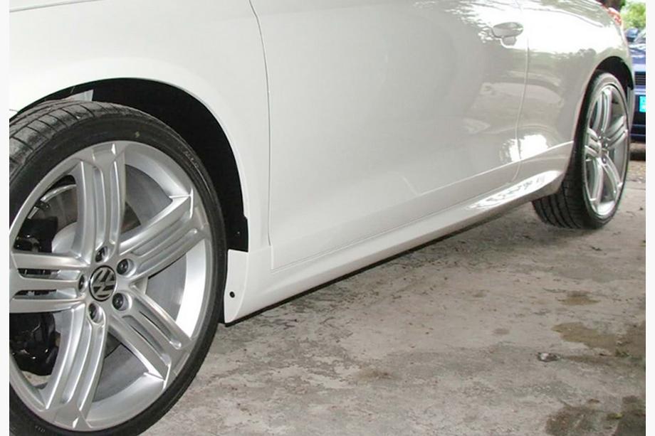 Volkswagen Scirocco 2008-2017 гг. Боковые Пороги DPT V-1 (Черный Глянец) Image