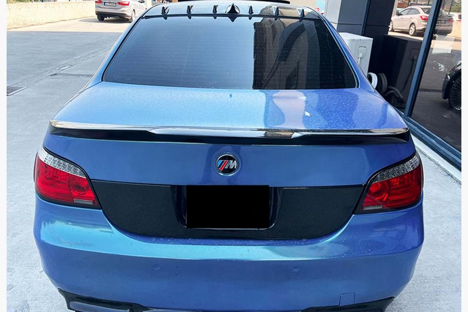 BMW 5 серия E60/E61 2003-2010 гг. Спойлер M4-Style (Черный Глянец) Image