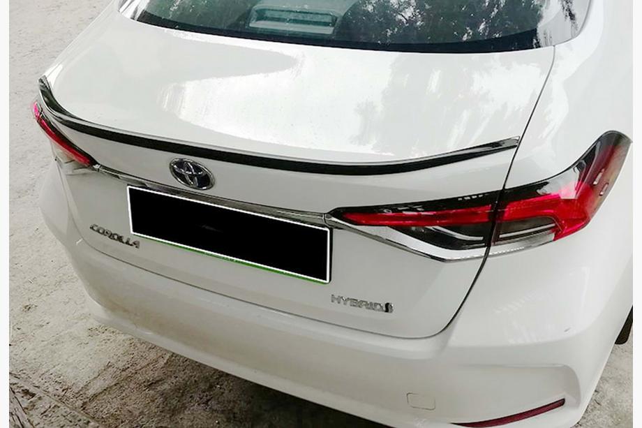 Toyota Corolla 2019- гг. Спойлер DPT (Черный Глянец) Image