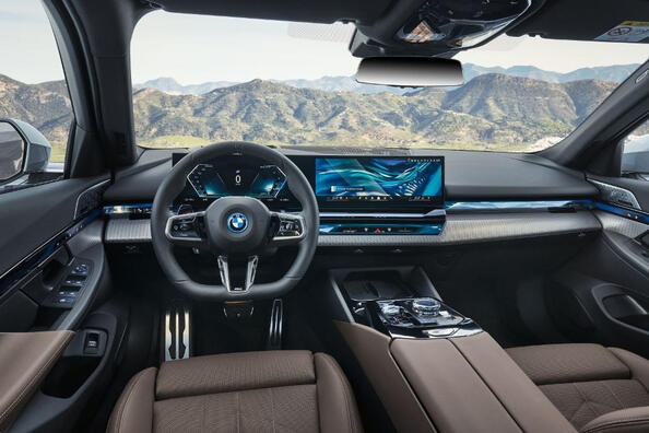 Обзор BMW i5: электрическая мощность в бизнес-классе фото 6