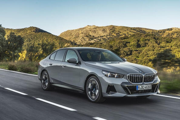 Обзор BMW i5: электрическая мощность в бизнес-классе фото 4