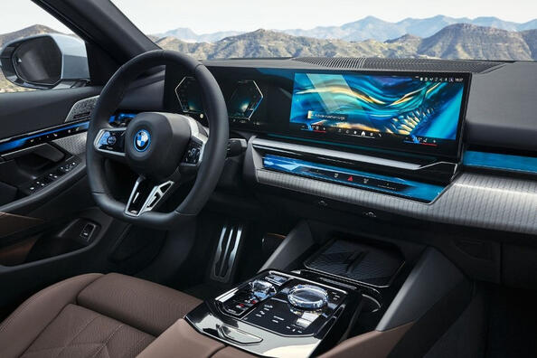Обзор BMW i5: электрическая мощность в бизнес-классе фото 5
