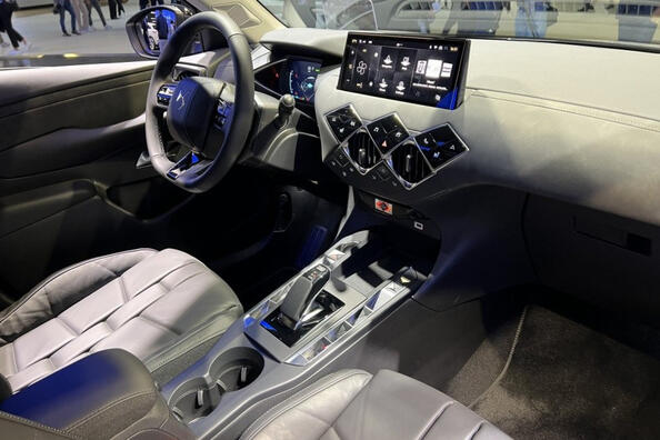 DS 3 e-Tense: обзор электромобиля фото 6