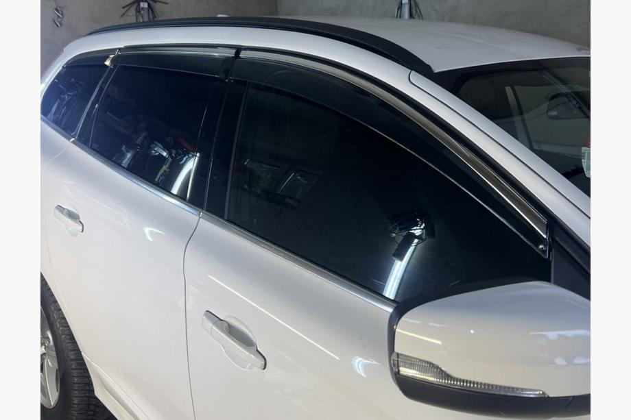 Volvo XC60 2009-2017 гг. Ветровики с хромированным молдингом Niken Luxury (6 шт) Image