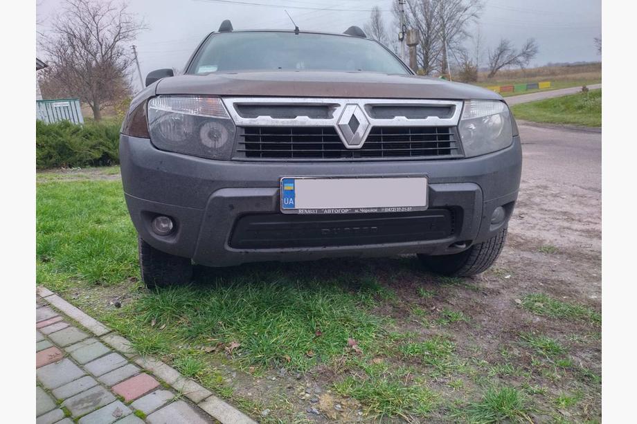 Dacia Duster 2008-2018 гг. Зимняя нижняя накладка на решетку радиатора Глянцевая Image