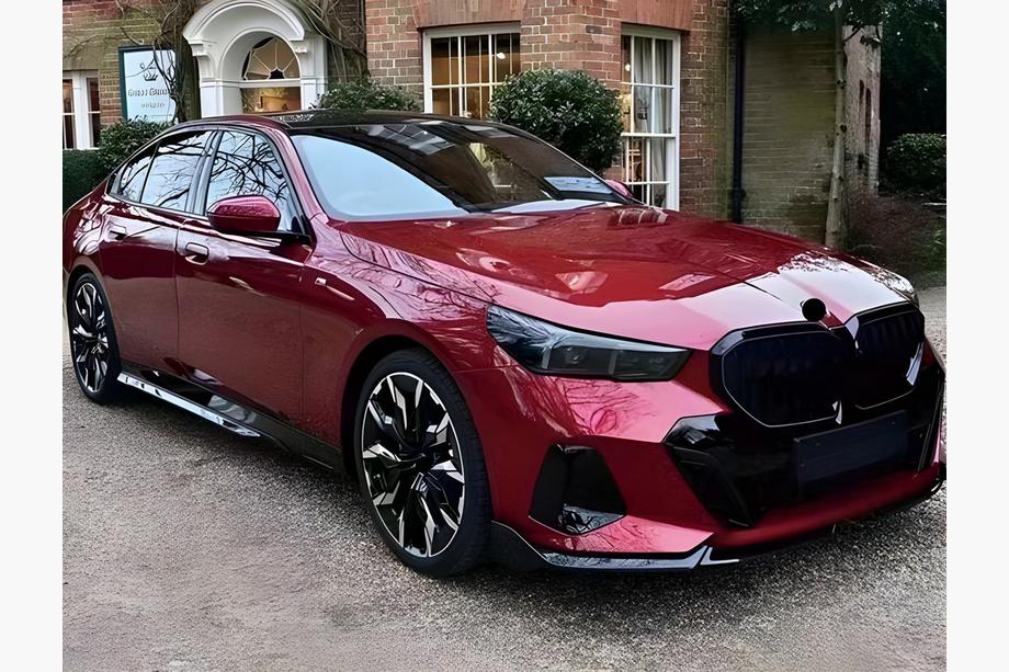 BMW 5/i5 серия G60/G60E/G61 2023- гг. Комплект обвеса Gloss Black (для M-Sport) Image