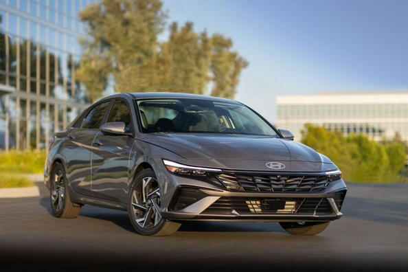 Hyundai Elantra 2023: фейслифтинг седана